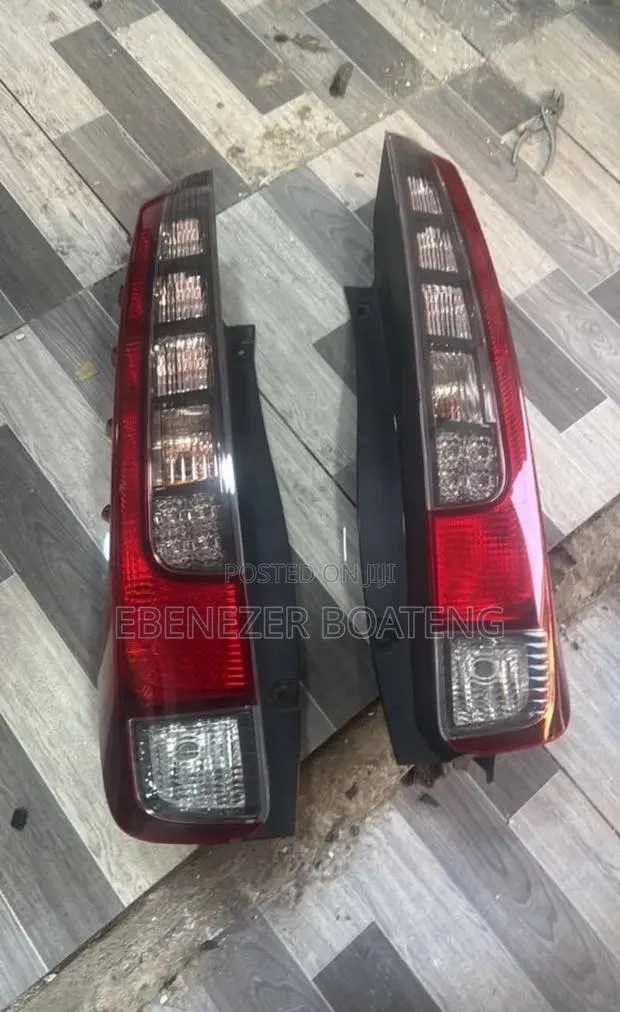 Toyota Voxy Tail Light Home Use Neat One 2014 Model · Photo 1