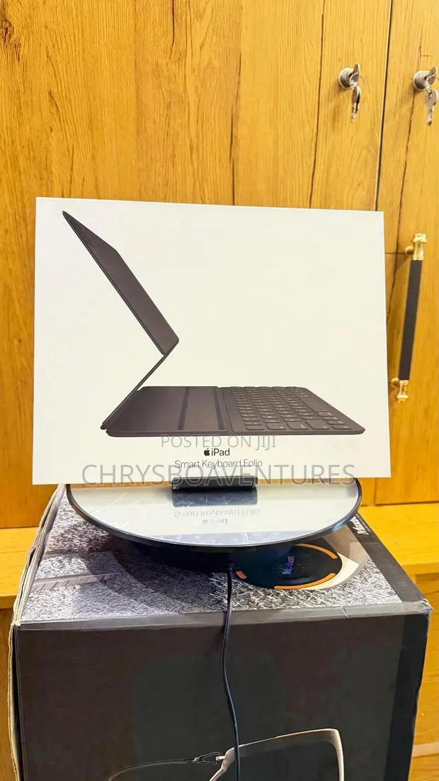 iPad Smart Keyboard Folio · Photo 1