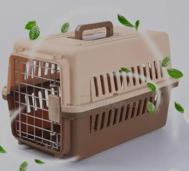 Quality Portable Plastic Dog and Cat Carrier · Photo 1