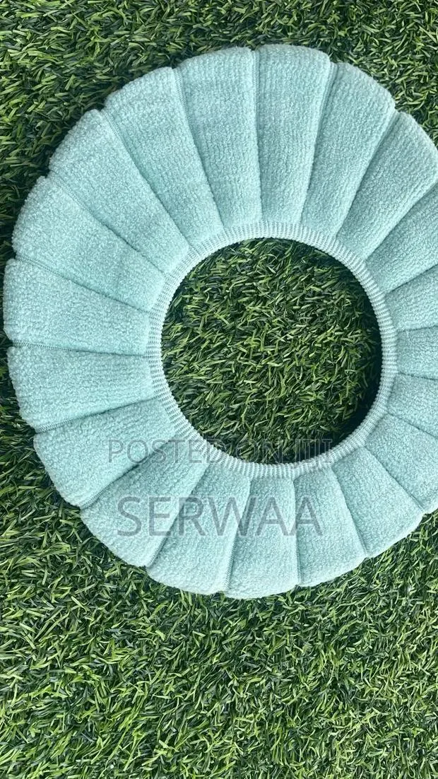 Comfy Round Toilet Seat Cover · Photo 1