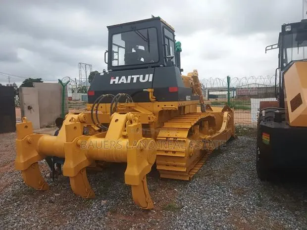 Haitui Hd22, a 220 HP Hydraulic Crawler Bulldozer · Photo 1