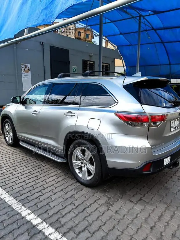 Toyota Highlander 2017 Silver · Photo 1