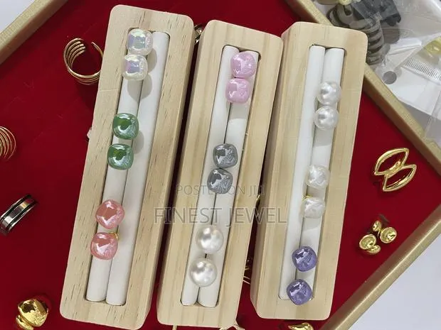 Pearl Earrings · Photo 1