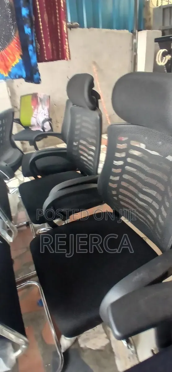 Adjustable Office Swivel Chair With Arm Rest · Photo 1