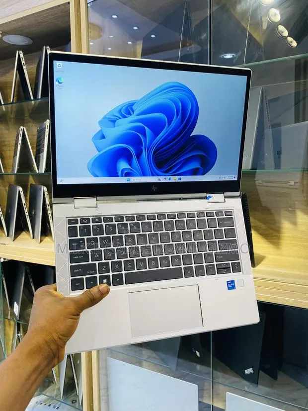 Laptop HP EliteBook x360 1030 G8 8GB Intel Core i5 SSD 256GB · Photo 1