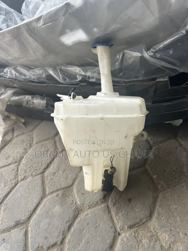Hyundai Elantra 2011 2012 2013 2014 2015 Wiper Wash/ Water Tank Bottle · Photo 1
