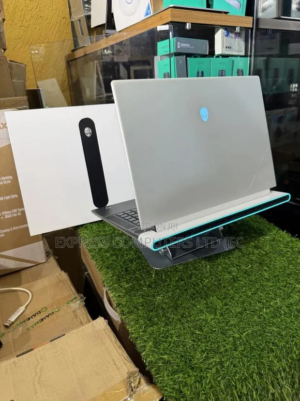 Laptop Dell Alienware X16 R2 16GB Intel Core Ultra 7 SSD 1T · Photo 1