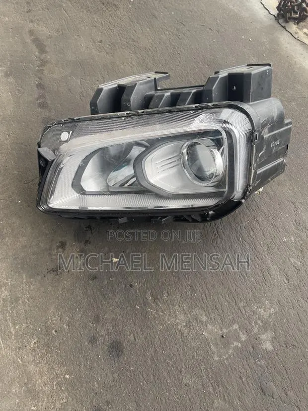 Hyundai Kona Head Light Set · Photo 1