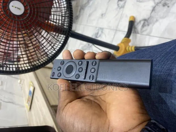 Glorious Simplicity Meets Power in Samsung Smart Remote Design · Photo 1