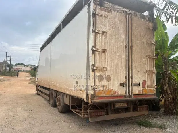 Man Diesel Container Truck · Photo 4
