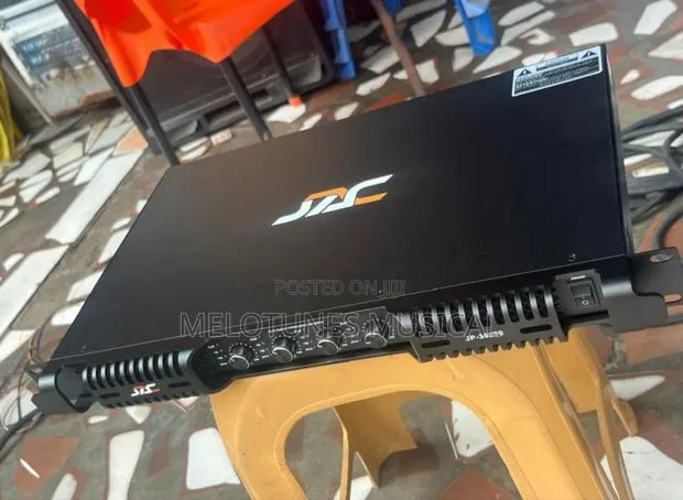 JAC JP-30000, a 4-Channel Professional Audio Power Amplifier · Photo 1