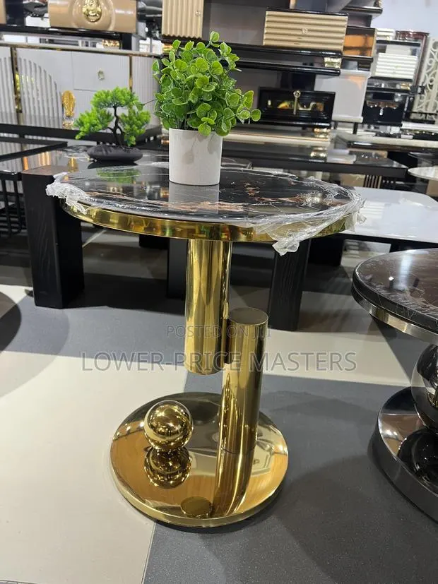 Modern Side Table · Photo 1