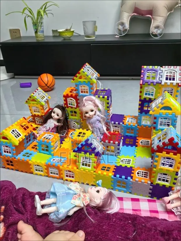 Building Blocks 210 Pieces With Storage Box · Photo 1