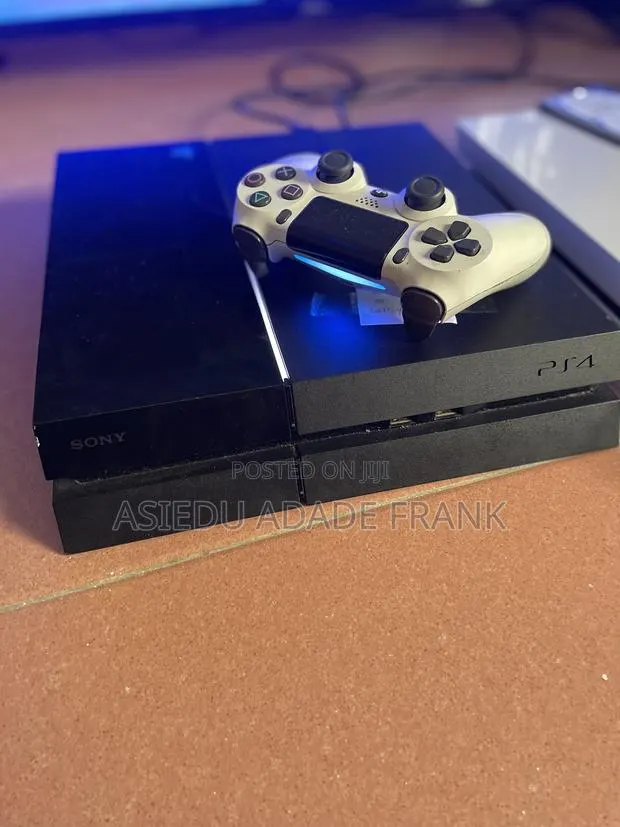 Ps4 Standard Edition With 8 Games · Photo 1
