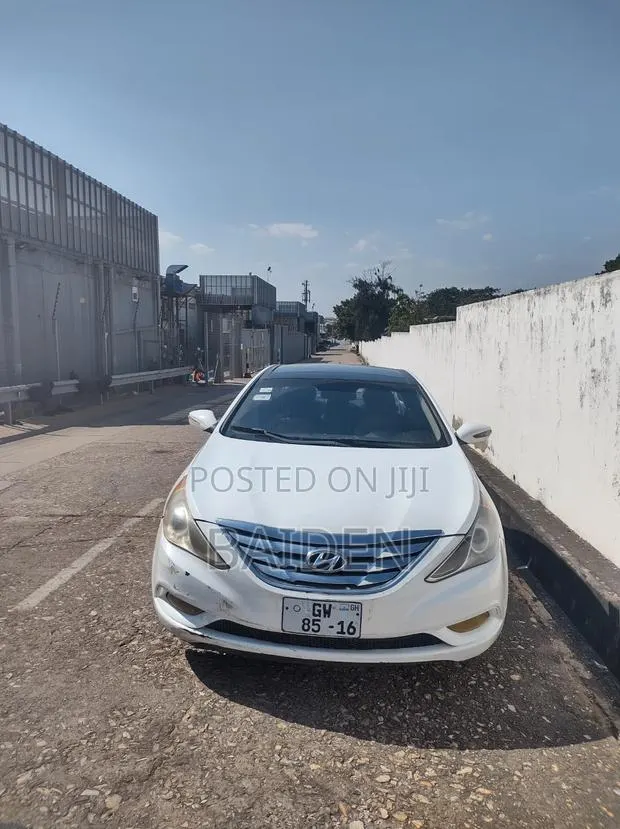 Hyundai Sonata SE 2.0T Sedan FWD (2.0L 4cyl 6A) 2013 White · Photo 1