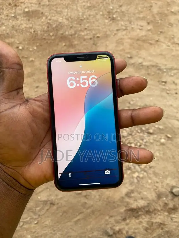Apple iPhone XR 64 GB Red · Photo 1