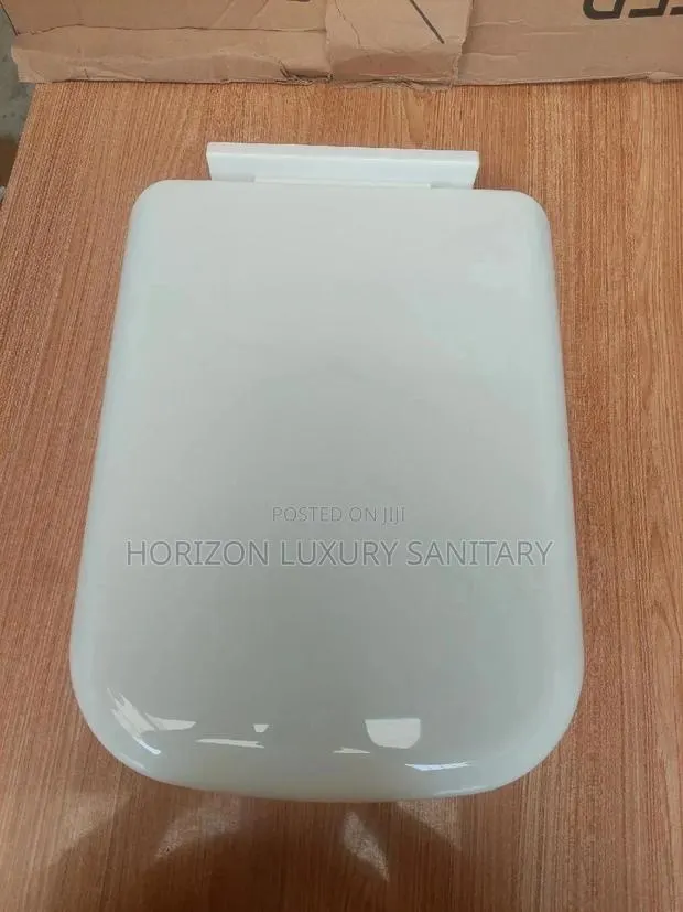 Square Toilet Seat Cover · Photo 1