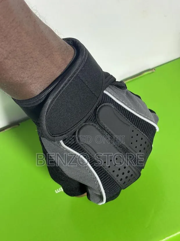 Quality Gym Gloves for Weight Lifting and Fitness Training · Photo 1