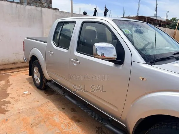 Nissan Navara 2014 Gray · Photo 1