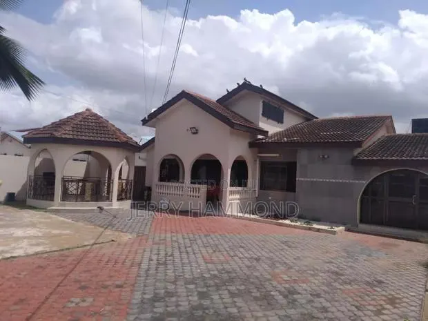 4bdrm House in Teshie Greda Estate for rent · Photo 1