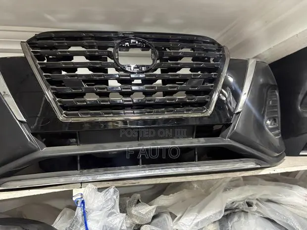 Nissan Kisks 2018,2019,2020,2022,2023 Front Bumper Complete · Photo 1