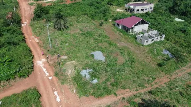 One Plot of Land for Sale at Akropong Daakye · Photo 1