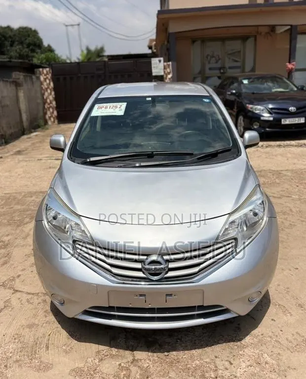 Nissan Note 1.6 Petrol 2014 Silver · Photo 1