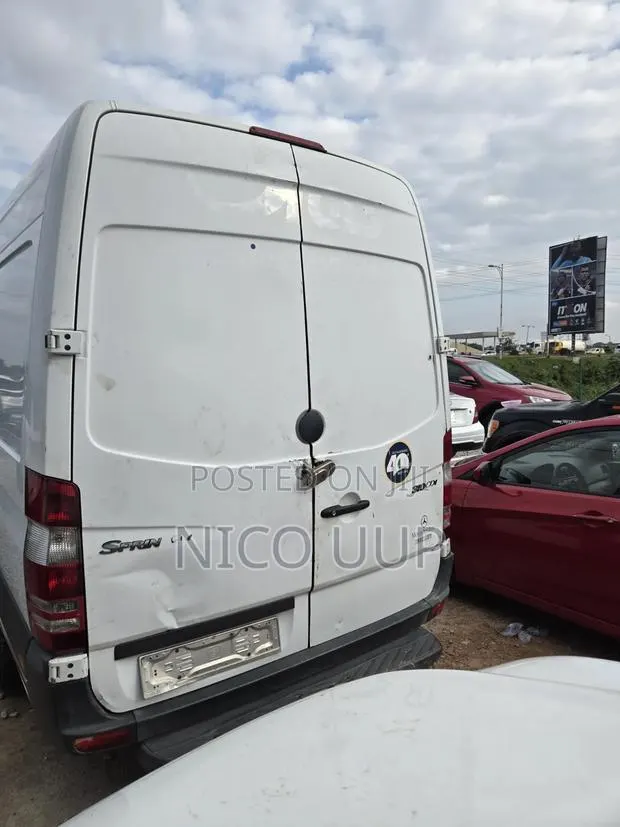 Mercedes-Benz Sprinter 2010 White · Photo 3