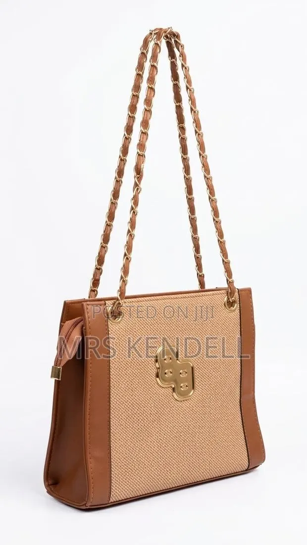 Fashionable Handbag · Photo 1