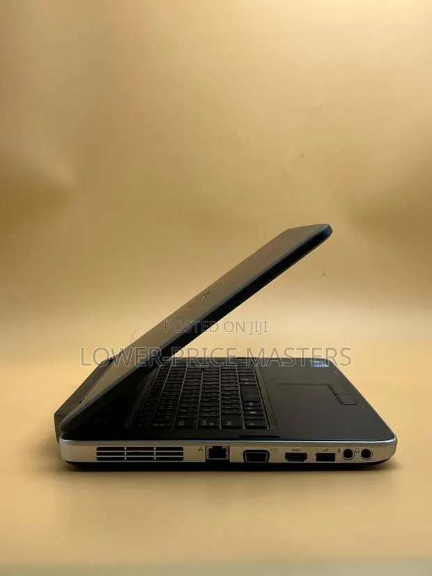 New Laptop Dell Vostro 2520 4GB Intel Core i3 HDD 500GB · Photo 1