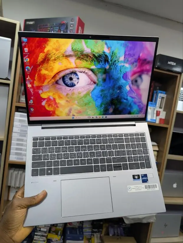 Laptop HP ZBook Firefly 16inch G9 32GB Intel Core i7 SSD 1T · Photo 1