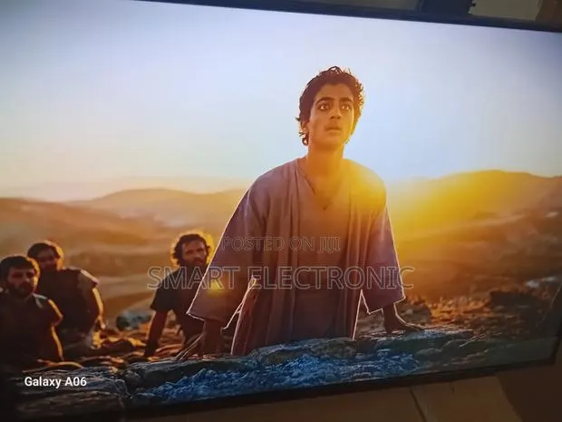 Samsung 43” Smart Tv With Enhanced Audio and Visuals · Photo 1