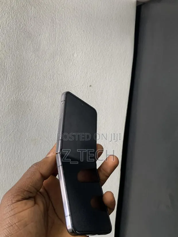 Samsung Galaxy Z Flip5 512 GB Black · Photo 1