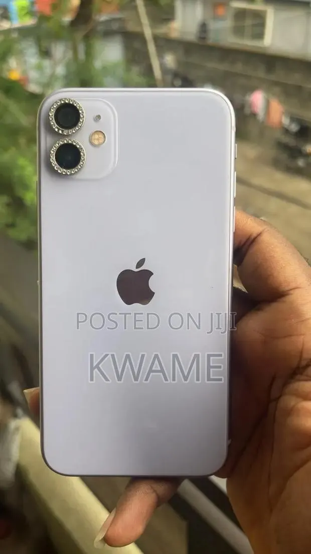 Apple iPhone 11 64 GB White · Photo 1
