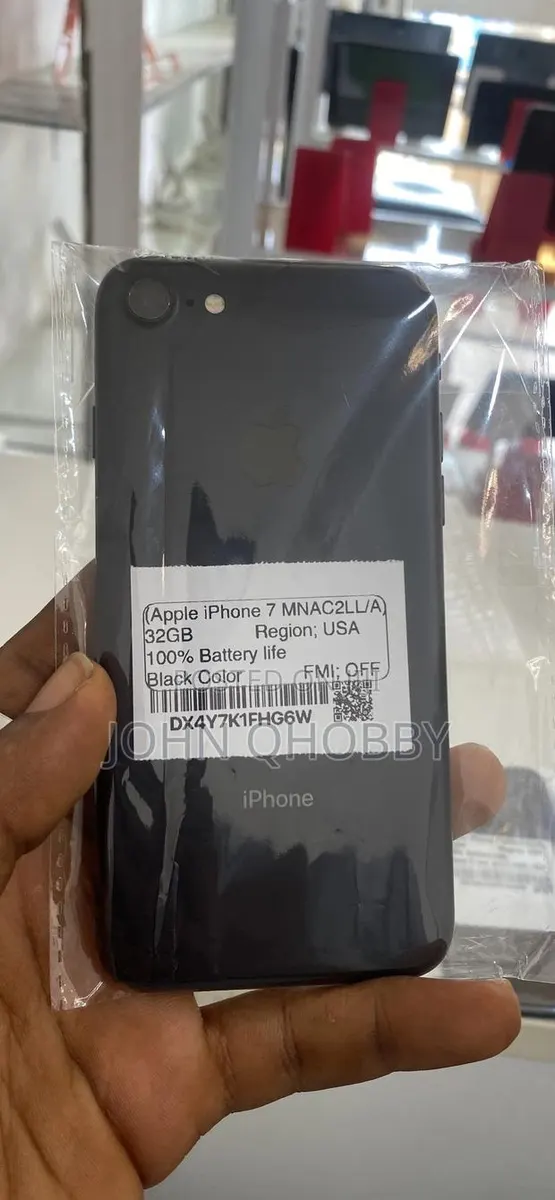 Apple iPhone 7 32 GB Black · Photo 1