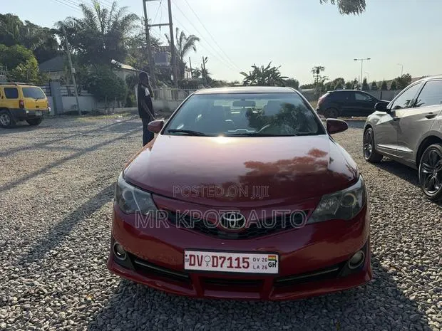 Toyota Camry 2014 Red · Photo 1