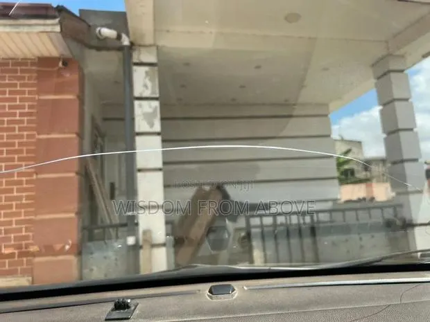 Solutions for Scratches and Cracking Windscreen Available · Photo 1