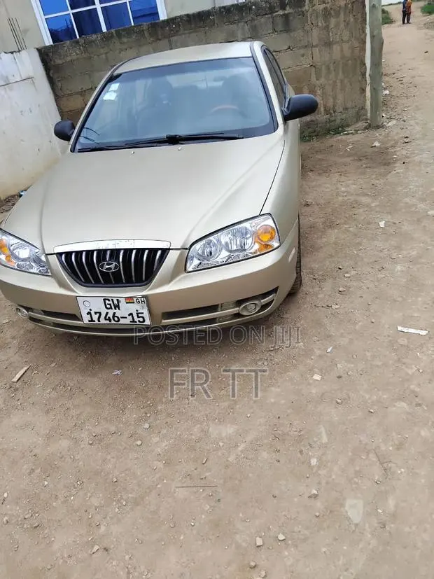 Hyundai Elantra 2004 Gold · Photo 1