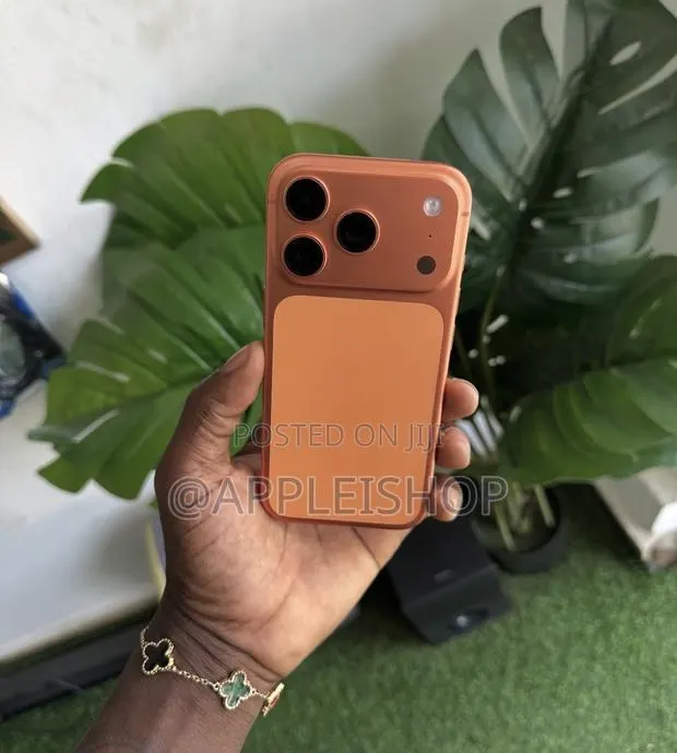 Apple iPhone 17 Pro Max 512 GB Orange · Photo 1