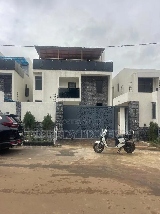 5bdrm House in Mainstay Estates, East Legon for sale · Photo 1