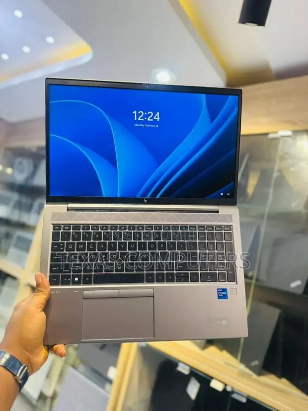 Laptop HP ZBook Firefly G8 16GB Intel Core i7 SSD 256GB · Photo 1
