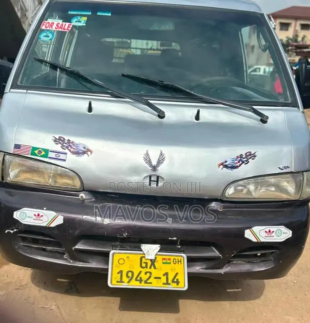 Hyundai H-100 2004 Silver · Photo 1