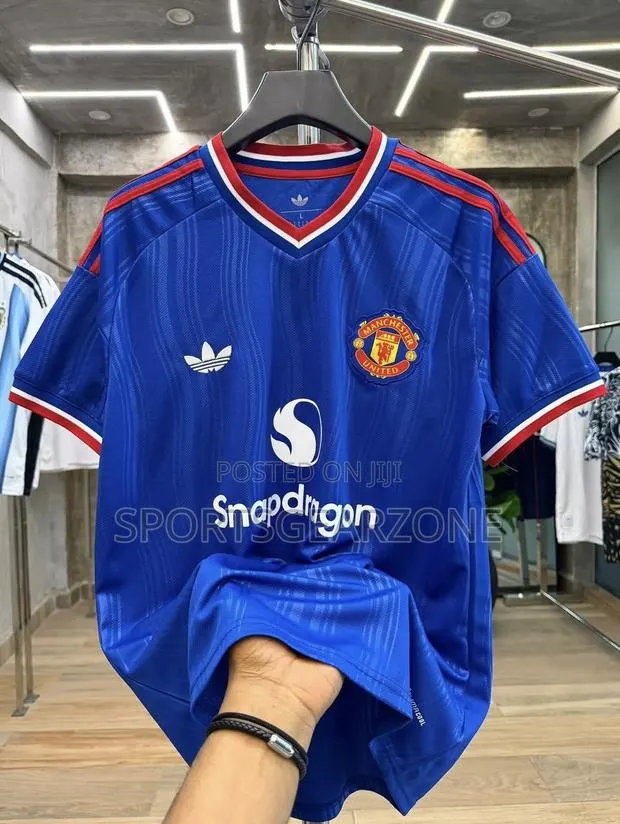 Manchester United Away Kit · Photo 1