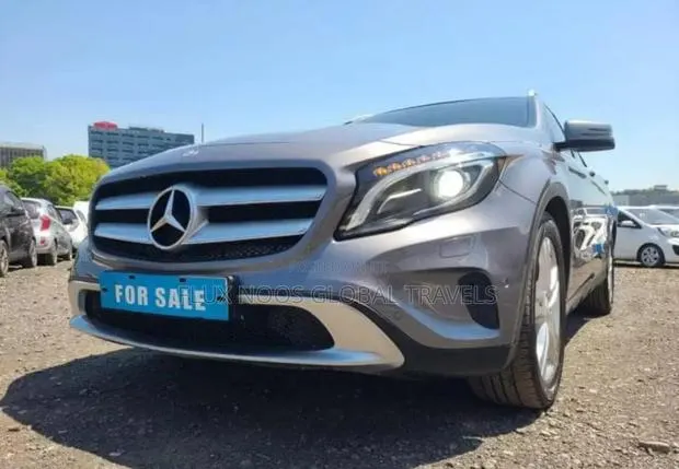 Mercedes-Benz GLA-Class 2016 Gray · Photo 1