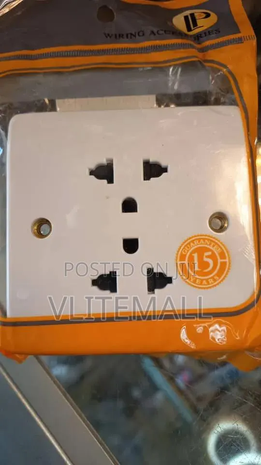 110v 3puns Single Socket · Photo 1