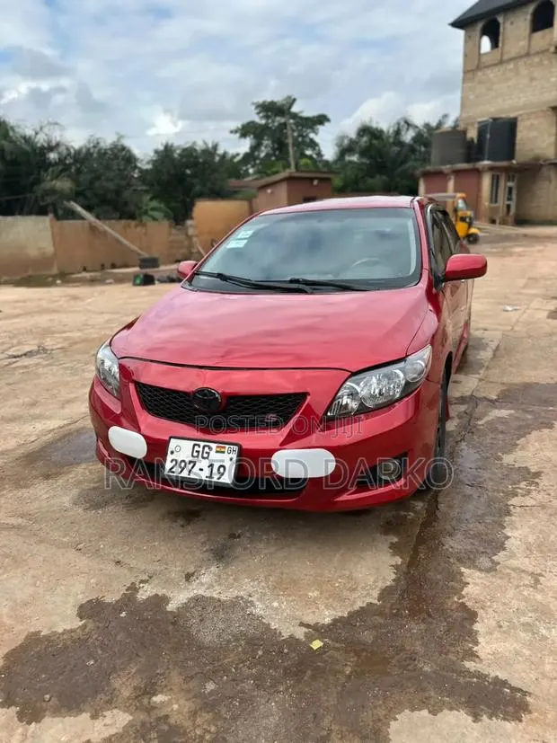 Toyota Corolla Base 4dr Sedan (1.8L 4cyl 5M) 2011 Red · Photo 1