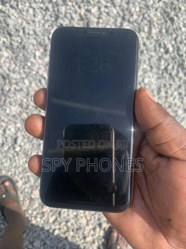 Apple iPhone X 64 GB Black · Photo 1