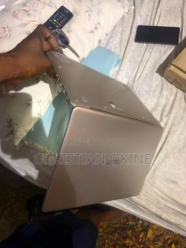 Laptop Asus 4GB Intel Core i7 HDD 256GB · Photo 1