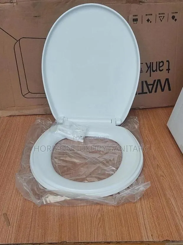 Classic Toilet Seat Cover · Photo 1