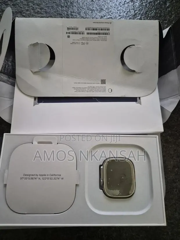 Apple Watch Ultra (49mm Titanium) With Black Ocean Band – Unboxed · Photo 1